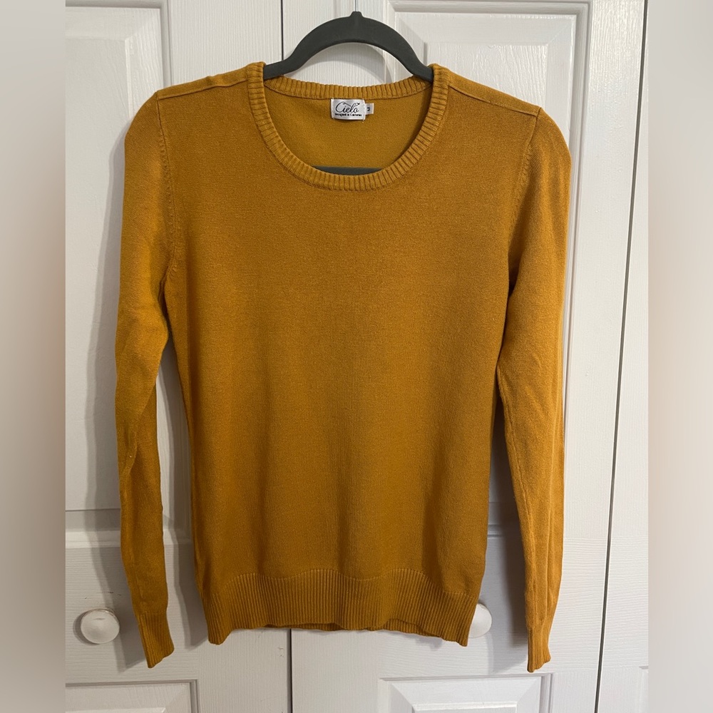 Cielo designed in California, knit top